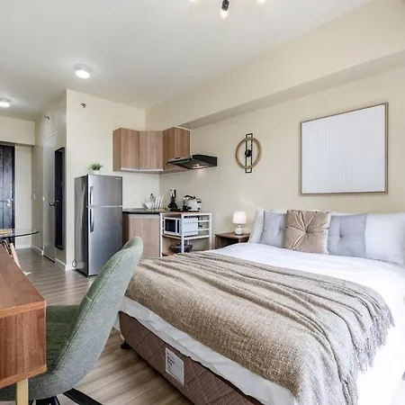 Furnished Studio In Cebu It Park With Wifi, Netflix And Pool Access